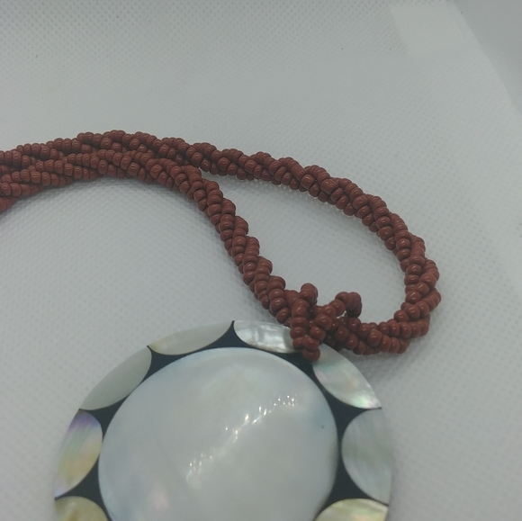 Coral beaded necklace - Picture 3 of 3